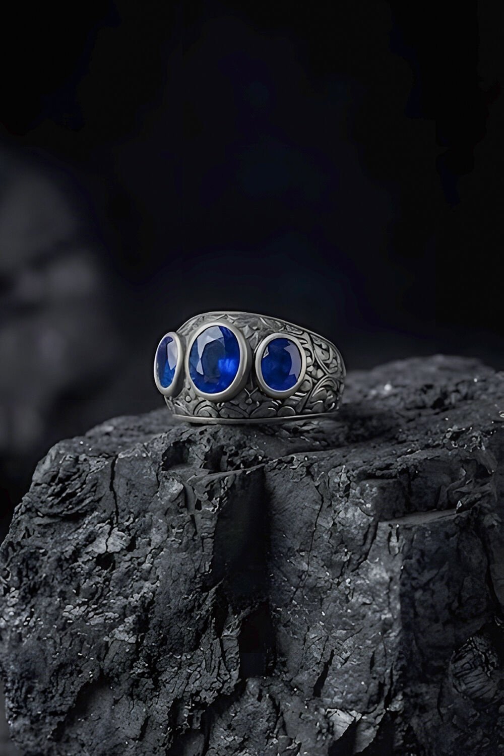 Kalem İşçiliği Özel Tasarım Üç Taş Safir Zirkon Taşlı Gümüş Yüzük