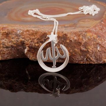 Ay Yıldız İçine Allah Yazılı Gümüş Kolye