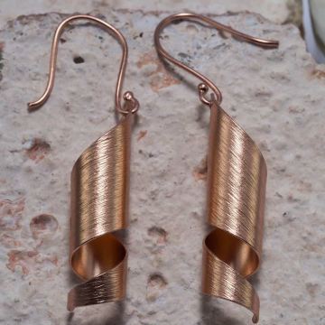 Rose Renkli Burgu Model Gümüş Küpe