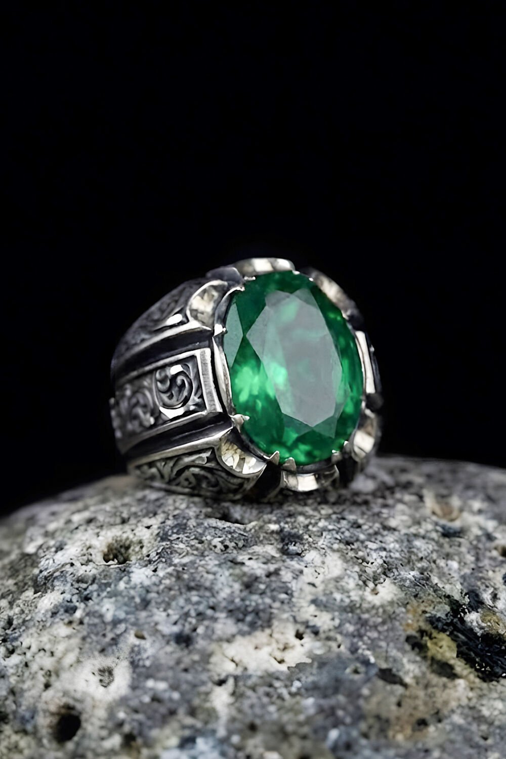 Erzurum Kalemkar Usta İşçiliği Zümrüt Zirkon Taşlı Erkek Yüzük