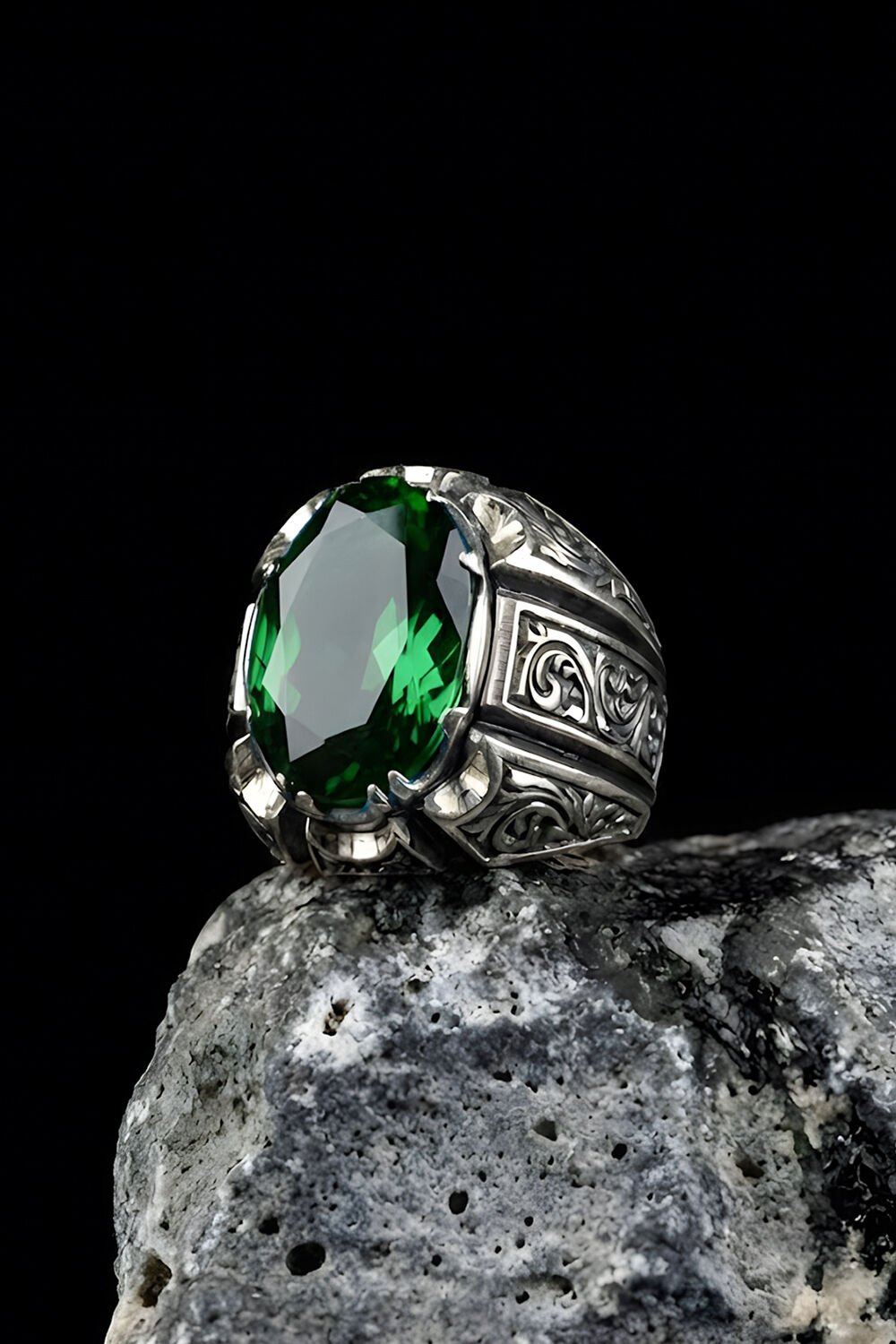 Erzurum Kalemkar Usta İşçiliği Zümrüt Zirkon Taşlı Erkek Yüzük