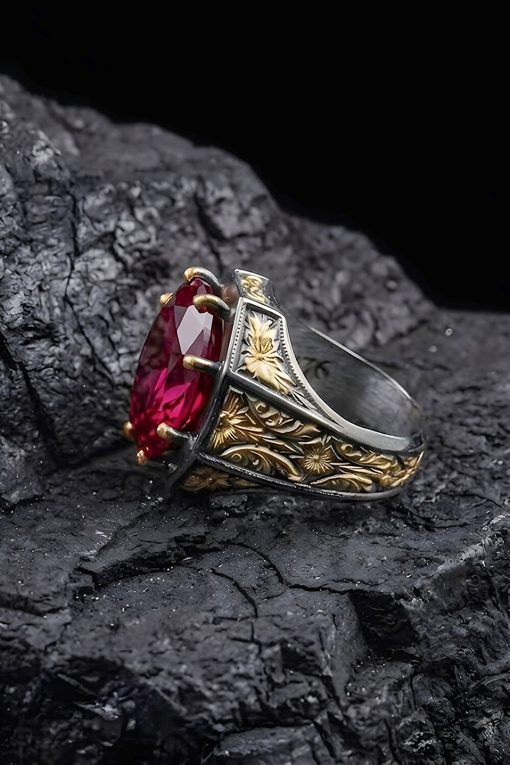 Siyah Rodaj ve Altın Kaplama Yakut Zirkon Taşlı Gümüş Yüzük