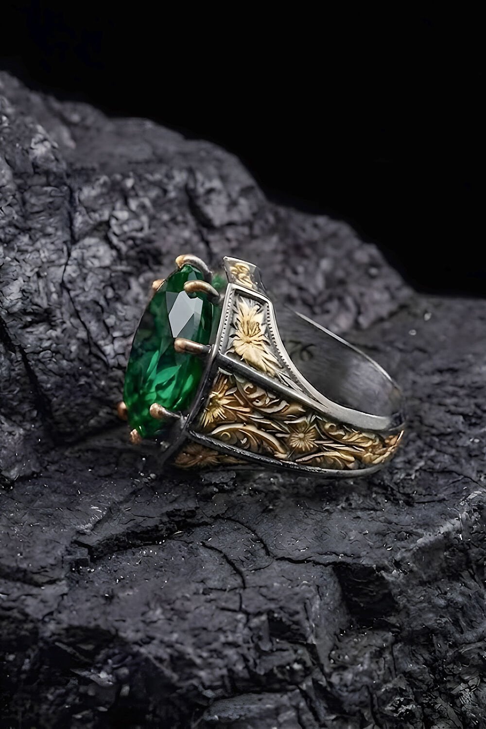 Siyah Rodaj ve Altın Kaplama Zümrüt Zirkon Taşlı Gümüş Yüzük