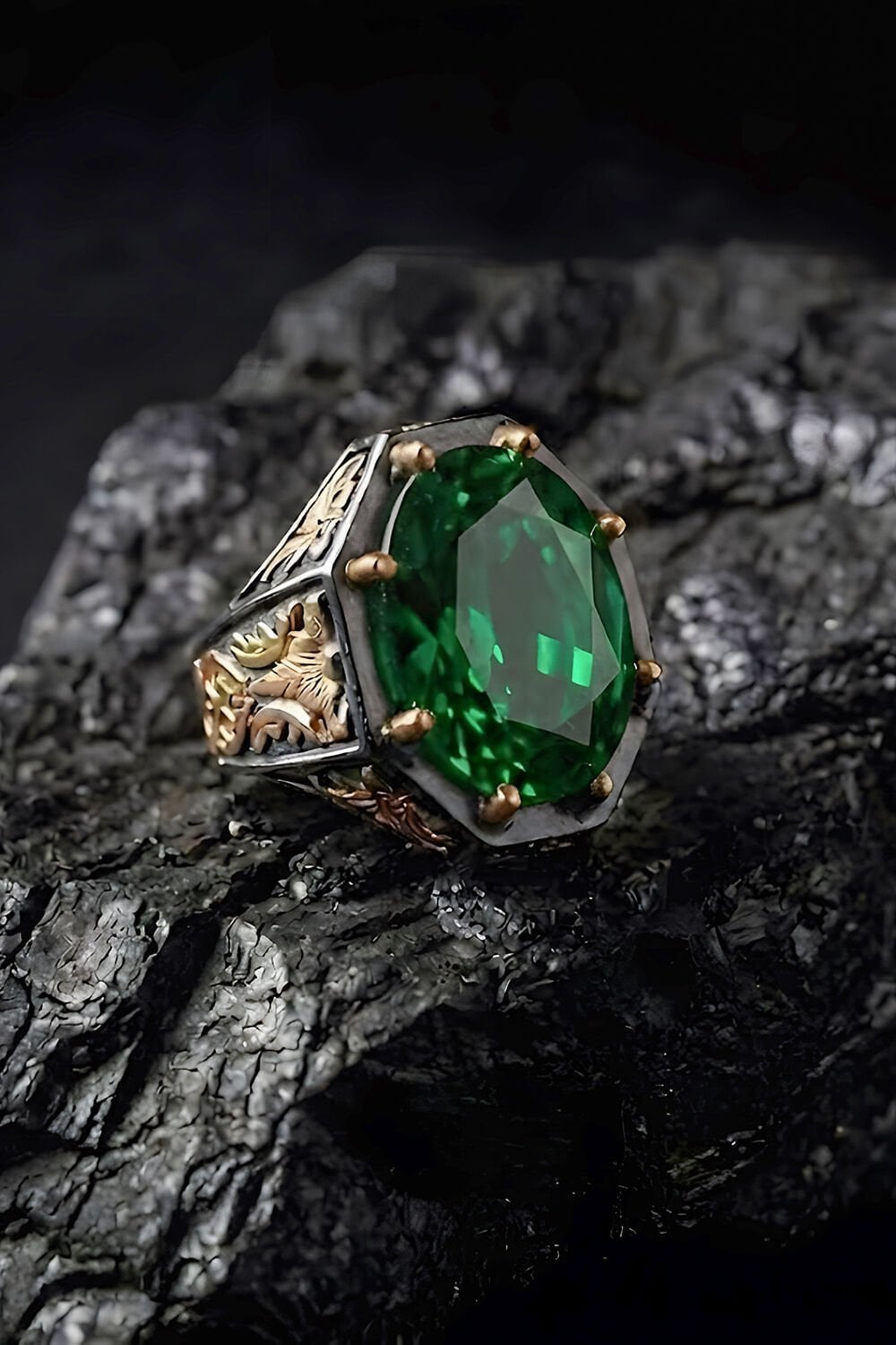 Siyah Rodaj ve Altın Kaplama Zümrüt Zirkon Taşlı Gümüş Yüzük