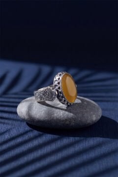 Gravür Desen İşlemeli Oval Doğal Sarı Akik Taşlı El İşi Erkek Gümüş Yüzük