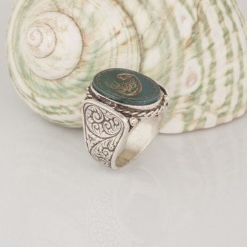 Yeşil Akik Üzeri Vav Kazıma El İşi Gümüş Yüzük