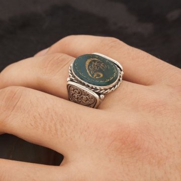 Yeşil Akik Üzeri Vav Kazıma El İşi Gümüş Yüzük