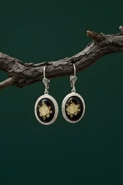 Damla Kehribar İçine Gül Oyma El İşi Gümüş Küpe