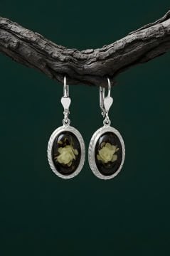 Damla Kehribar İçine Gül Oyma El İşi Gümüş Küpe