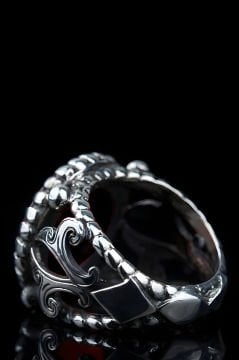 Oniks Taşlı El İşi Zambak Desenli Gümüş Yüzük