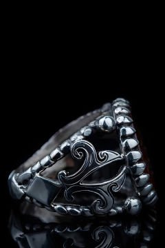 Oniks Taşlı El İşi Zambak Desenli Gümüş Yüzük