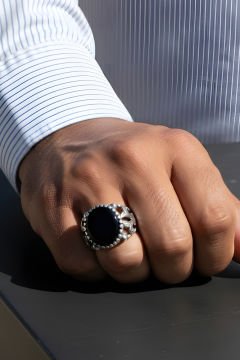 Oniks Taşlı El İşi Zambak Desenli Gümüş Yüzük