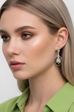 Damla Kehribar İçine Gül Oyma El İşi Gümüş Küpe