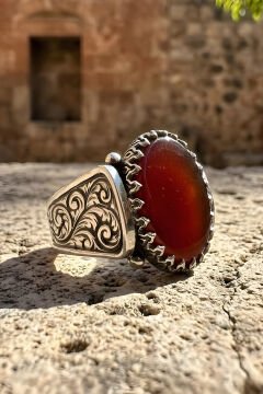 Kalem İşleme Desenli Akik Taşlı Gümüş Erkek Yüzük