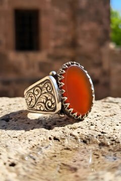 Kalem İşleme Desenli Akik Taşlı Gümüş Erkek Yüzük