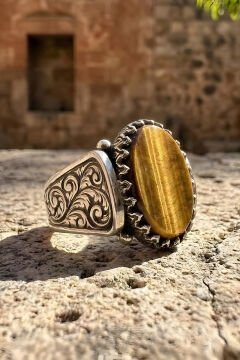 Kalem İşleme Desenli Kaplangözü Taşlı Gümüş Erkek Yüzük