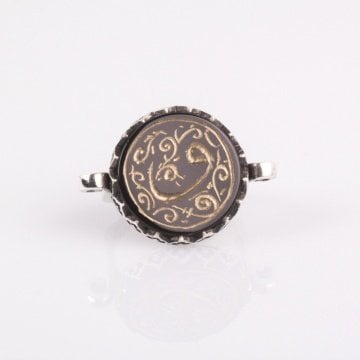 Oniks Taşı Üzerine Kazıma El İşi Gümüş Yüzük