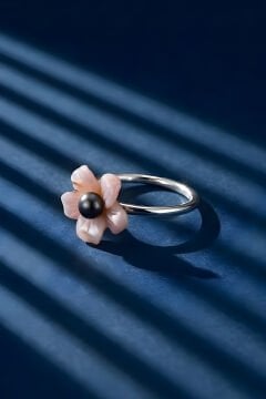 Sedefi Bahar Model Sedef Ve Siyah İnci Taşlı Minimal Kadın Yüzük