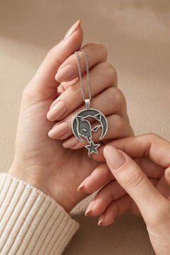 Ay Yıldız İçine Kurt Model Gümüş Kolye