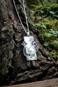 Laleli Vav Model Gümüş Unisex Kolye