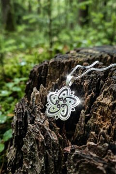 Vav'lı Papatya Model Gümüş Kolye