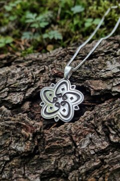 Vav'lı Papatya Model Gümüş Kolye