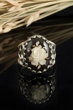 Damla Kehribar İçine Gül Oyma El İşi Gümüş Yüzük