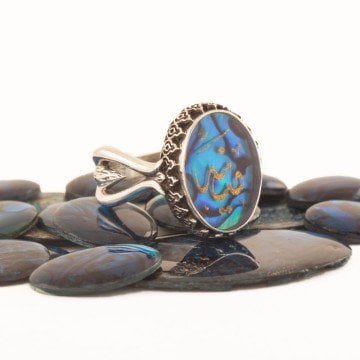 Lale Kasa Okyanus Sedefi Taşlı İsim İşlemeli Yüzük