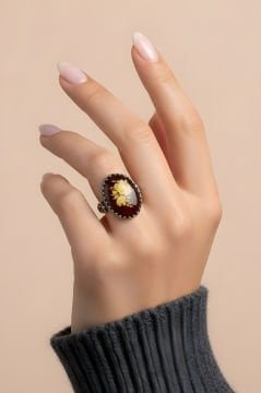 Damla Kehribar İçine Gül Oyma El İşi Gümüş Yüzük