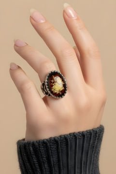 Damla Kehribar İçine Gül Oyma El İşi Gümüş Yüzük