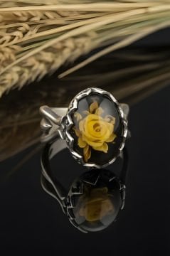 Damla Kehribar İçine Gül Oyma El İşi Gümüş Yüzük