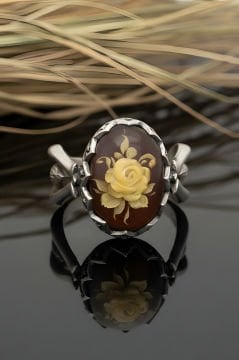 Damla Kehribar İçine Gül Oyma El İşi Gümüş Yüzük