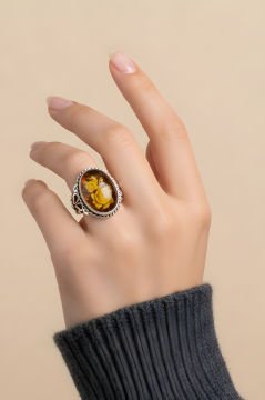 Damla Kehribar İçine Gül Oyma El İşi Gümüş Yüzük