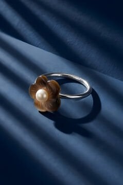 Sedefli Papatya Model Sedef Ve İnci Taşlı Minimal Kadın Yüzük