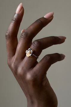 Sedefli Papatya Model Sedef Ve İnci Taşlı Minimal Kadın Yüzük