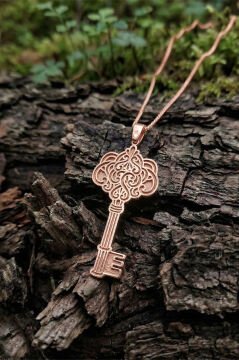 Desenli Anahtar Model Gümüş Kolye Rose Rengi