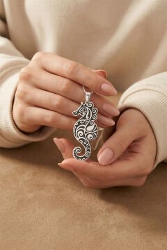 Deniz Atı Model Gümüş Unisex Kolye