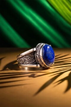 Kalem İşleme Detaylı Özel Tasarım Lapis Lazuli Taşlı Gümüş Erkek Yüzük