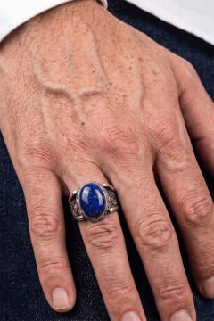 Kalem İşleme Detaylı Özel Tasarım Lapis Lazuli Taşlı Gümüş Erkek Yüzük