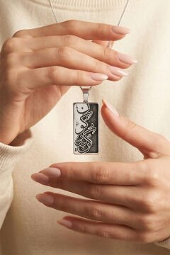 Kun Fe Yekun ( Ol Der ve Olur ) Yazılı Gümüş Kolye