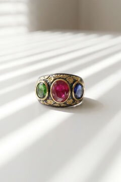 Karışık Renk Zirkon Özel Tasarım Siyah Rodaj Kaplamalı Üç Taşlı Gümüş Yüzük