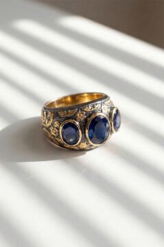 Safir Renk Zirkon Özel Tasarım Siyah Rodaj Kaplamalı Üç Taşlı Gümüş Yüzük