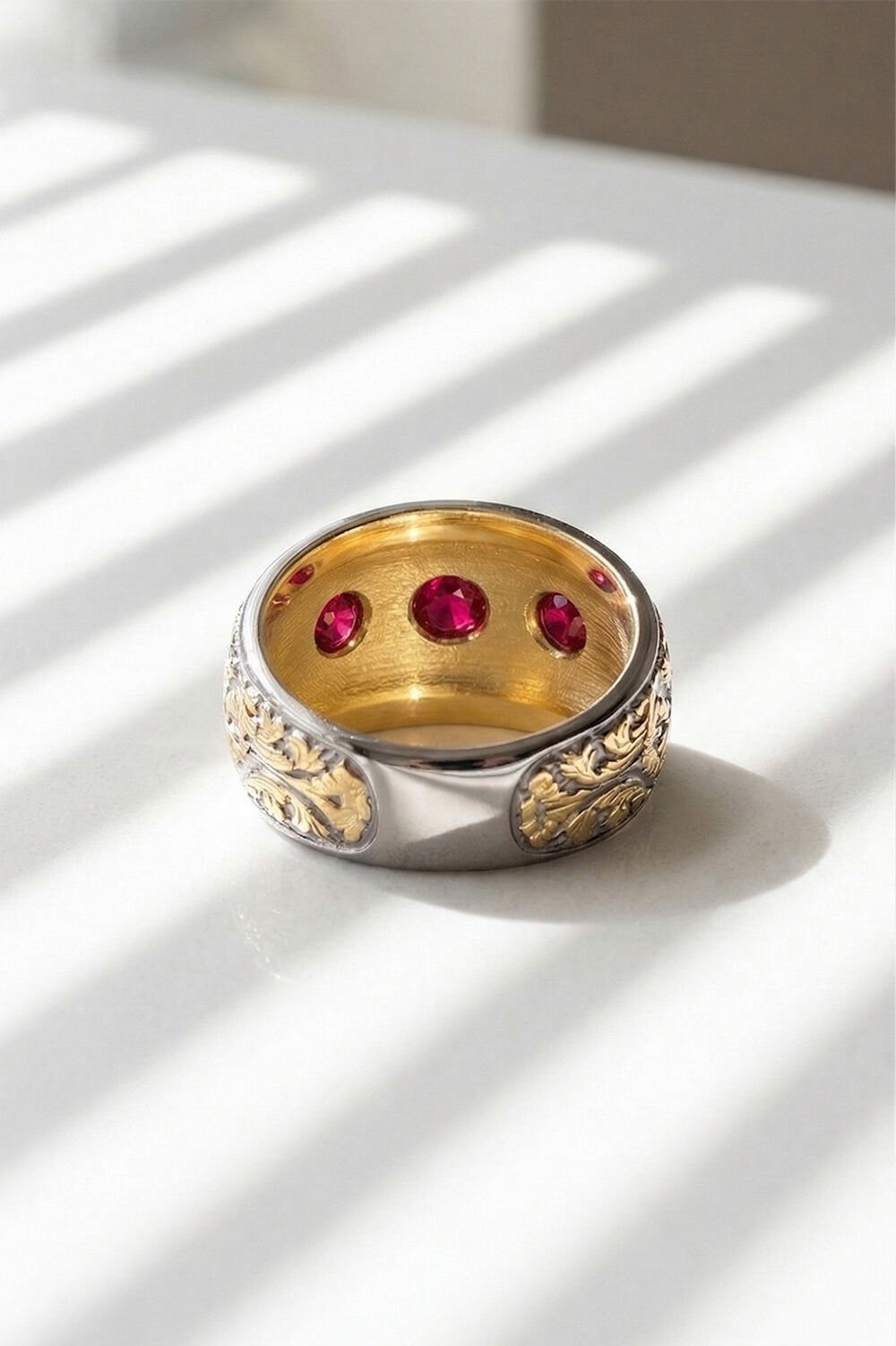 Yakut Renk Zirkon Özel Tasarım Siyah Rodaj Kaplamalı Üç Taşlı Gümüş Yüzük