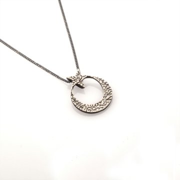 Ağaç Kabuğu Desenli Ay Yıldız Gümüş Kolye